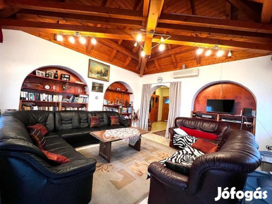 Győri 266 nm-es ház eladó