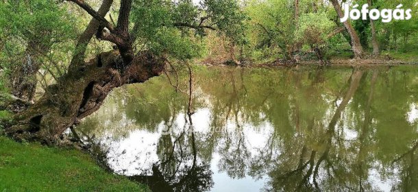 Győri 790 nm-es telek eladó