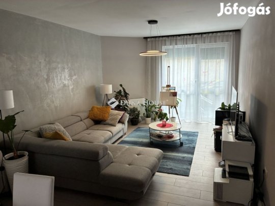 Győri 91 nm-es lakás eladó