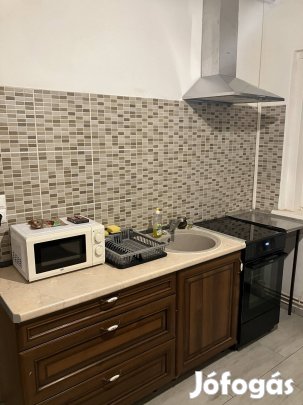 Győri családihaz emeleti lakása kiadó