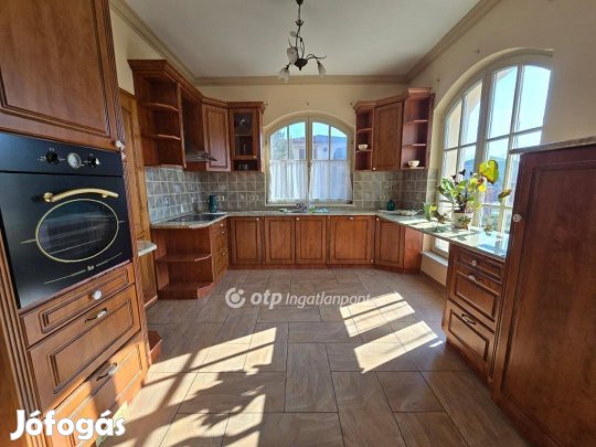 Győri eladó 229 nm-es ház