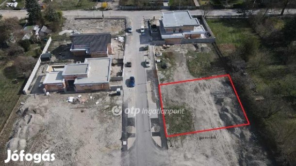 Győri eladó 678 nm-es telek