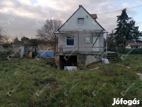 Győri eladó 757 nm-es telek