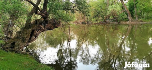 Győri eladó 790 nm-es telek