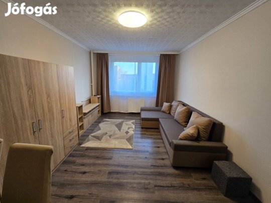 Győri kapuban 1,5 szobás lakás kiadó