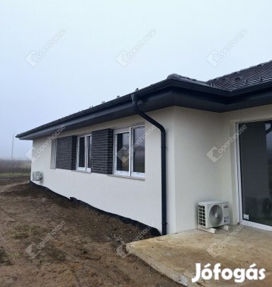 Győrságon magas minőségben kivitelezett ház eladó