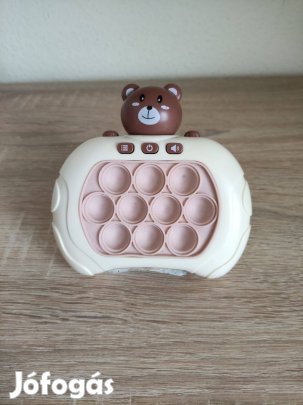 Gyorsasági elemes játékkonzol, zenél, világít, beszél