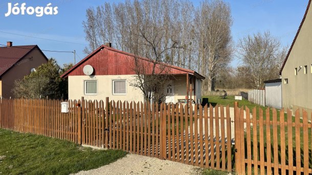 Győrszemerén nappali + 2 szobás, felújított családi ház 1139 m2-es