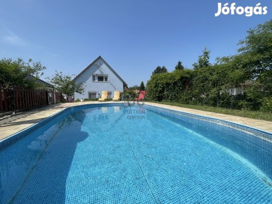 Győrújbaráti eladó tégla családi ház