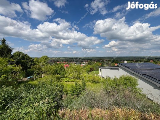 Győrújbaráton örök panorámás építési telek eladó