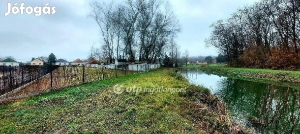 Győrzámolyi 2380 nm-es telek eladó