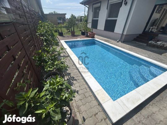 Győrzámolyon medencés családiház!