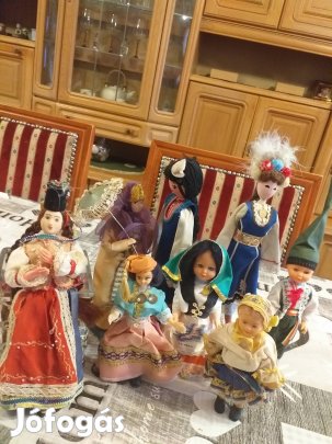 Gyűjtemény népviseletes