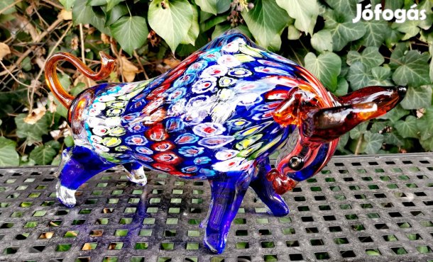 Gyűjteményből kínálom megvételre ezt a különleges muranói üveg bikát
