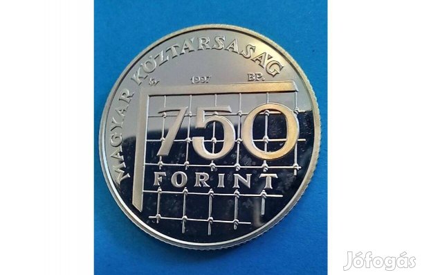 Gyűjtőknek szép 1997-es ezüst 750. Forint Foci VB emlék pénzérme eladó