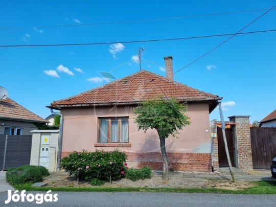Gyula, Németvároson eladó családi ház!