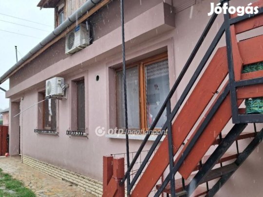 Gyulai 128 nm-es ház eladó