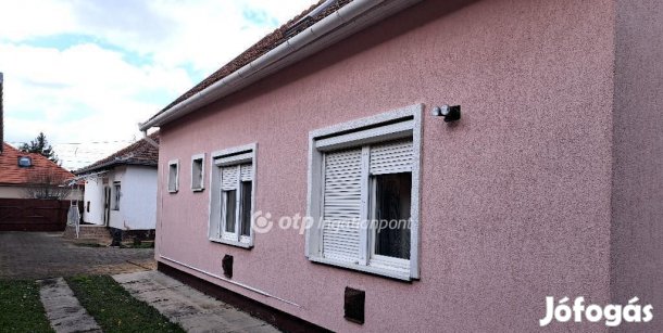 Gyulai 192 nm-es ház eladó