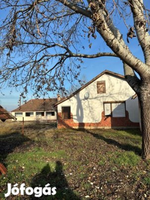 Gyulai 202 nm-es ház eladó