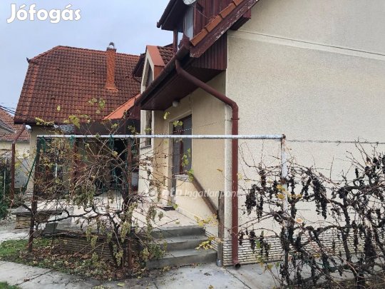 Gyulai 258 nm-es ház eladó