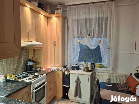 Gyulai 70 nm-es lakás eladó