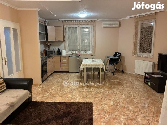 Gyulai 96 nm-es lakás eladó