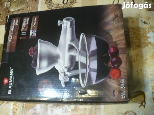 Gyümölcs,- búzafű prés Blaumann