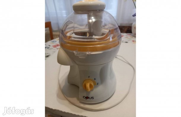 Gyümölcscentrifuga