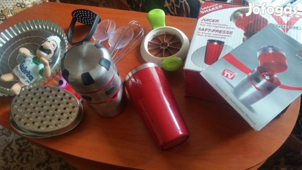 Gyümölcstorta-forma, reszelők, kiszedők, shaker, habverő