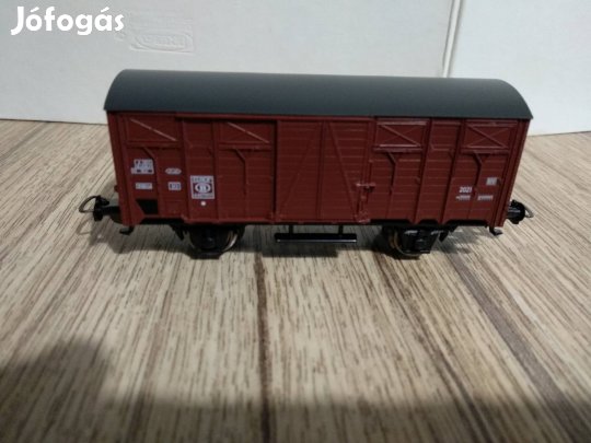 H0 Piko új zárt teherkocsi fém kerekekkel eladó