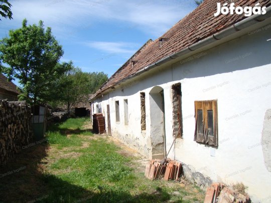HANGULATOS 2 szobás, FALUSI CSOK-os parasztház, nagy