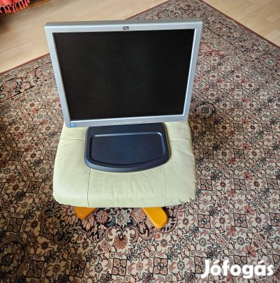 HP LCD monitor kiváló állapotú Forgatható Dönthető Emelhető