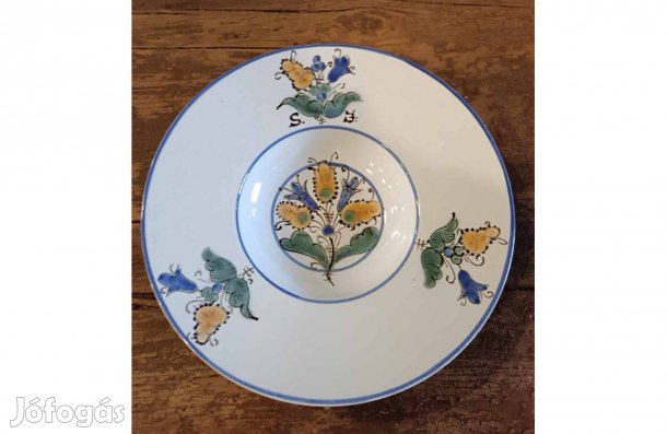 Habán stílusú tányér, másolat 20. század végéről, szép dekoráció