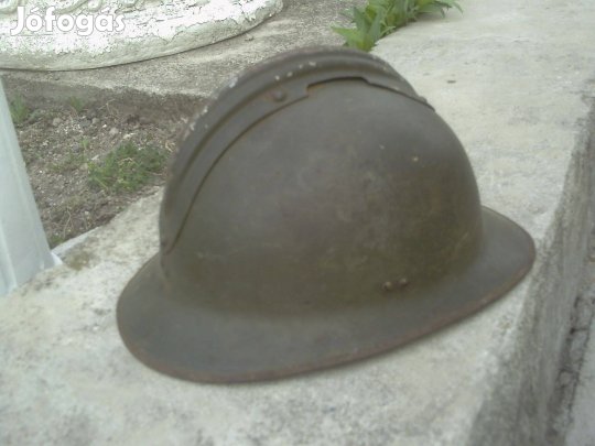 Háború korabeli Adrian katonai sisak