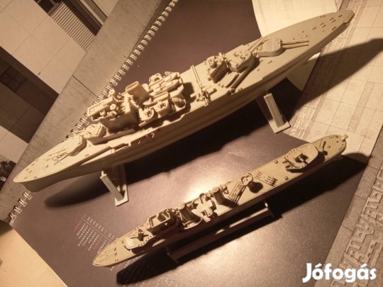 Hadihajó makett párban -Modellezés