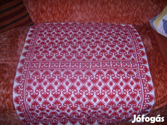 Hagyatékból eladó 4 db keresztszemes terítő!
