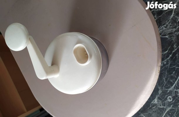 Hagyma, saláta aprító