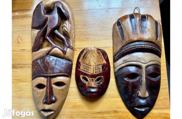 Haitiból hozott kézzel faragott fa maszkok egzotikus gyűjtemény