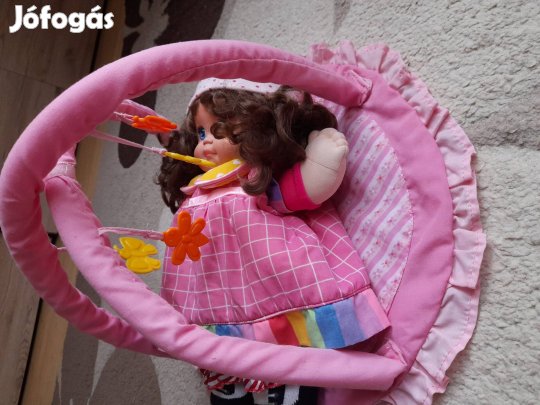 Hajas baba játékhiddal.