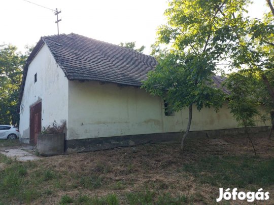 Hajdani magtárépület eladó Bölcskén!