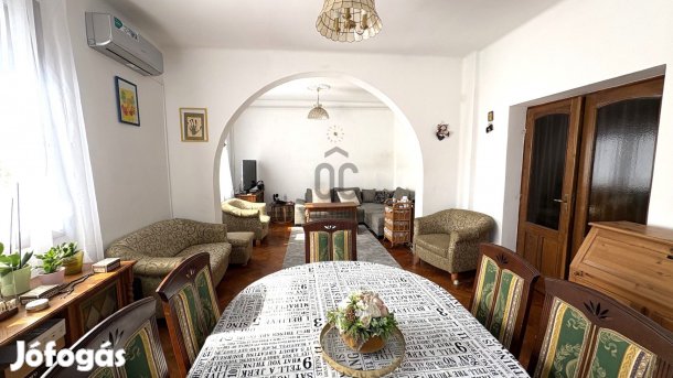 Hajdúböszörmény, Belvárosában eladó, 140 nm-es, 4 szobás, felújított c