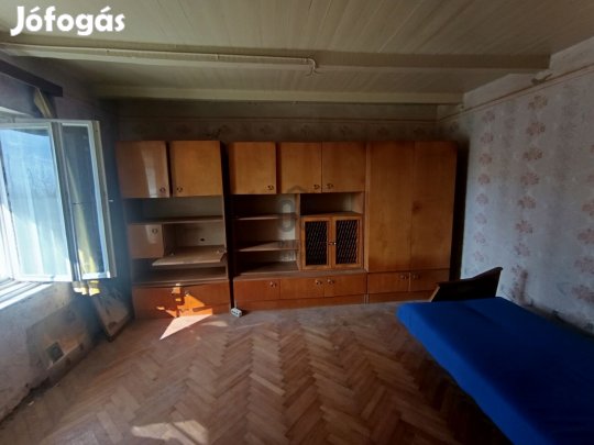 Hajdúböszörményben, a Délilucernásban egy 56nm-es, felújítandó vagy le