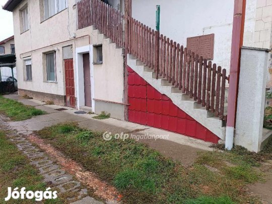 Hajdúböszörményi 279 nm-es ház eladó