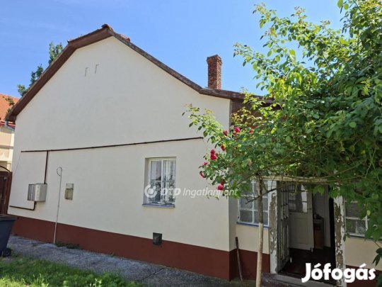Hajdúböszörményi eladó 80 nm-es ház