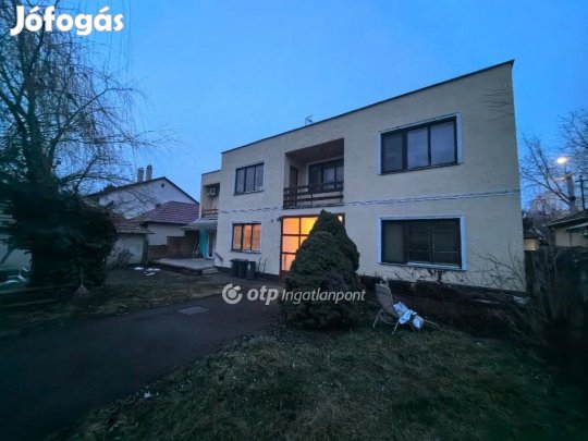 Hajdúböszörményi eladó 86 nm-es lakás