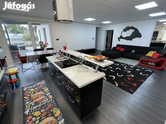 Hajdúböszörményi modern családi OTTHON eladó