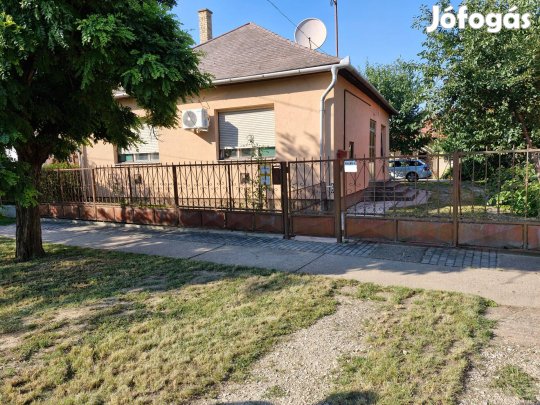 Hajdúnánáson 3 szobás családi ház eladó