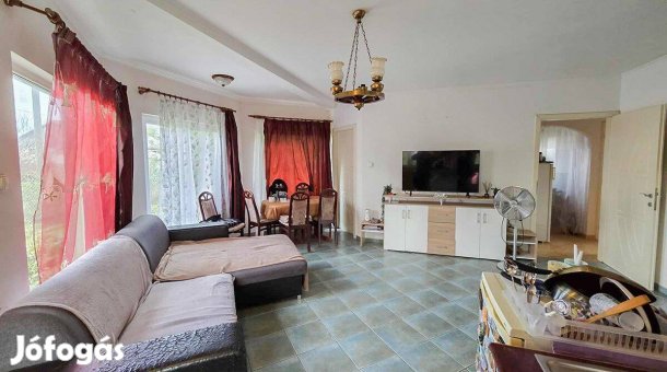 Hajdúsámson-Martinka 2005-ben épült, 90nm-es, nappali-étkezőkonyhás, 3