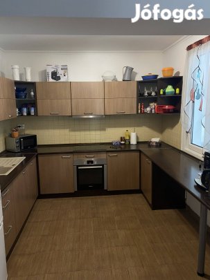 Hajdúsámson-Sámsonkert központjában könnyűszerkezetes 4 szobás sorház