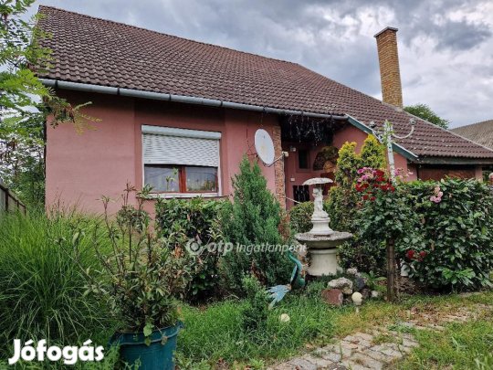 Hajdúszoboszlói 108 nm-es ház eladó